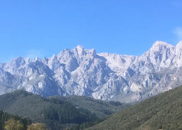 En Potes Con Vistas A Picos De Europa * Mieses